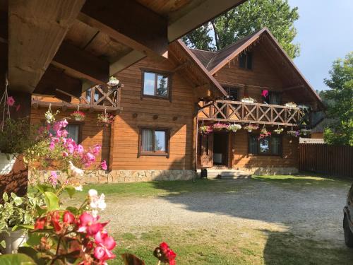 Vorokhta Casa | Садиба Гуцульський Двір
