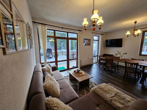 Stoykite Casa | самостоятелна къща Планински перли, дом 1 на 5 мин от ски лифт Стойките, Пампорово