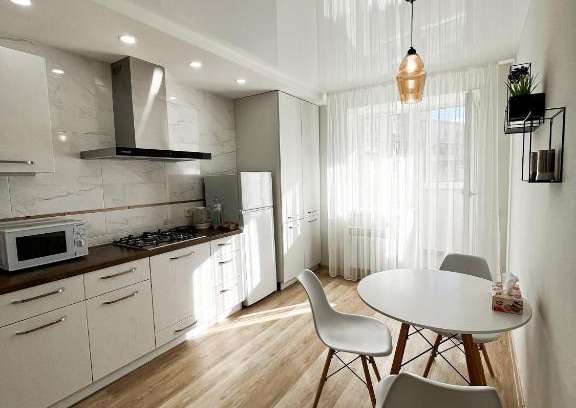 Sukhinovka Apartamento | Світлі апартаменти в самому Центрі біля Корпусного парку - Мережа HELEN