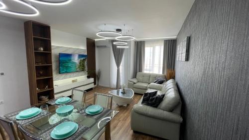 Burgas Center Apartamento | Тони апартмент