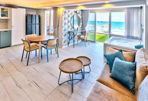 Haifa Apartamento | בית חוף מושלם עם גקוזי ומרפסת - Beachside Bliss W jacuzzi