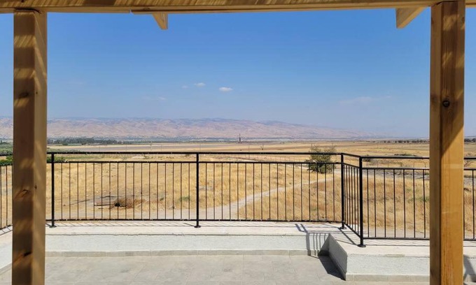Emek HaMaayanot Casa | נוף הרים עמק המעיינות.