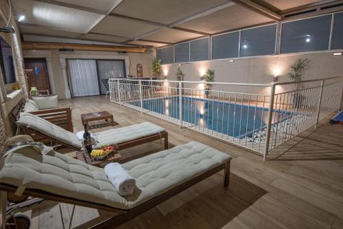 Ein Ya'akov Chalet De Esquí | סגול - סוויטת יוקרה עם בריכה פרטית