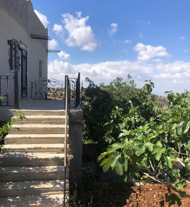 Ajloun Governorate Casa | بيت مستقل مع حديقة فواكه 3 غرف نوم وتكييف ومجلس