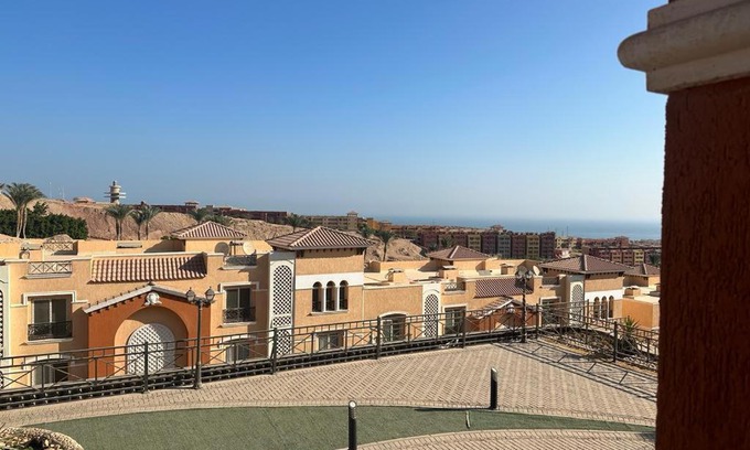 Ras Sudar Apartamento | شاليه في بورتو السخنه غرفتين ببلكونه Heaven hills عائلات فقط