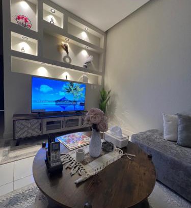 Unaizah Apartamento | شقة بصالة مودرن وغرفة نوم