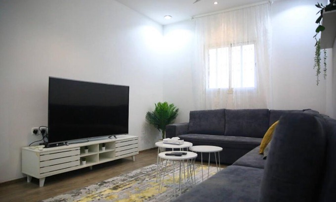 Ar Rass Apartamento | شقة جديدة بالرس مع وجود موقف مظلل للسيارة