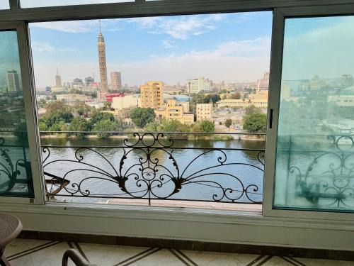 Al Duqqi Apartamento | شقة فندقية علي النيل Nile view apartment