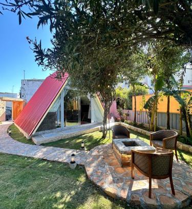Al Hada Chalet De Esquí | كوخ بلكونه