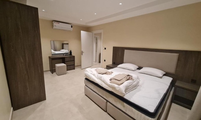 Al Malaz Apartamento | نزل دفلي