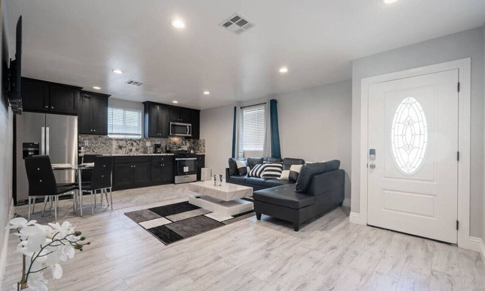 Park Mesa Heights Casa | ৎ୭ Charming Home in LA ৎ୭ Prime location, Update