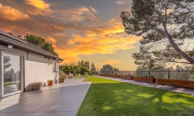 Granada Hills North Villa | ৎ୭Hills Viewৎ୭ Pool Jacuzi &More