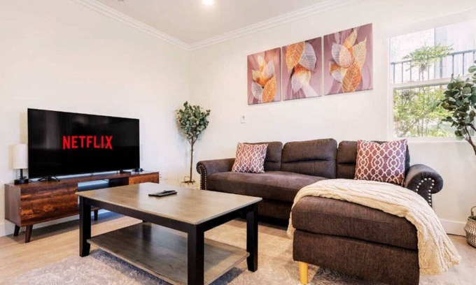 Burbank Casa | ৎ୭Serene Home in Central Burbankৎ୭