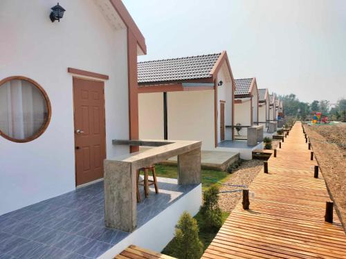 Phrae Casa | กุหลาบแก้ว รีสอร์ท