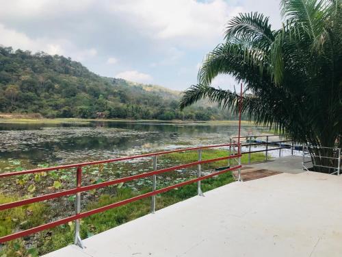 Chong Mek Complejo | บ้านภูเคียงน้ำรีสอร์ท ที่พักใกล้วัดเรืองแสง
