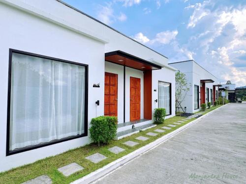 Khlong Lan Phatthana Complejo | มนต์จันทรา เฮ้าส์