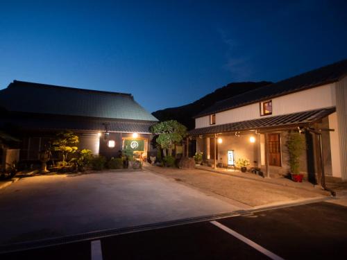 Sakaide Casa | がもう家 明治時代の蔵に泊まれる一棟貸し宿 Ancient renovated house in the Japanese Countryside with a kindly hospitality