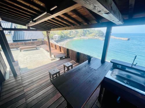 Otsuki Casa | オーシャンフロントで夕日眺めながら海水浴とバーベキュー出来る1日1組の貸し切り絶景宿トリノウタ