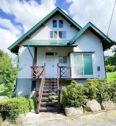 Kusu Casa | 一棟まるっと温泉別荘 天井高7m 50インチ映画見放題 屋根付BBQ 街まで車7分 湯布院30分 アニメ聖地10分
