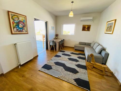 Agia Paraskevi Apartamento | 地铁站旁,免费停车位,距机场15分钟车程,独享80平米露台和美景,星空帐篷,舒适淋浴,宽敞3间房3张双人床公寓
