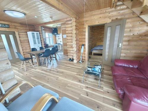 Shiraoi Casa | 天然温泉付快適なログハウス ヴィレッジR 屋根付bbq設備あり