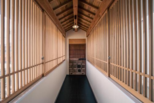 Nanao Casa | 宿と古道具 iyooo