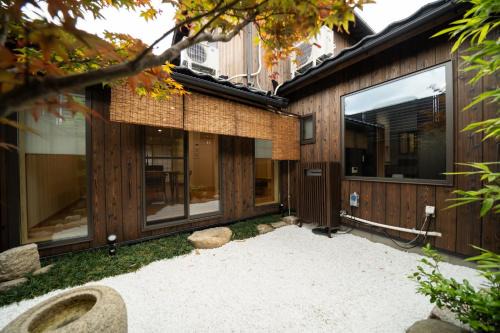 Fushimi Casa | 御屋 荷