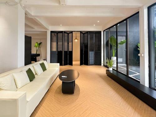 Asoke Villa | 曼谷市中心素坤逸四卧别墅-牛仔街附近
