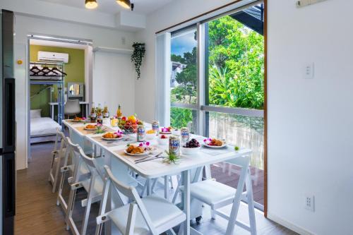 Okinawa Casa | 最大18名OK 南城市 百名の大型貸別荘 BBQ ビーチ近くでグループ滞在に最適 Seaside House Ichika