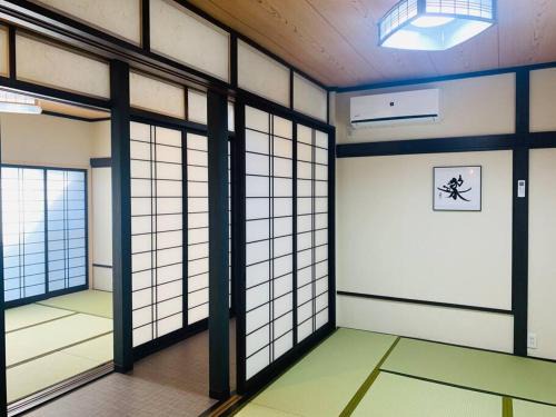 Tateishi Apartamento | 東京民泊 貸し切り一軒家 モダン和風 畳 青砥 上野 プライベート空間 最大8名 ファミリータイプ