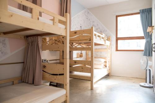Longjing Hostal | 框框背包客棧 Kuang Kuang Hostel