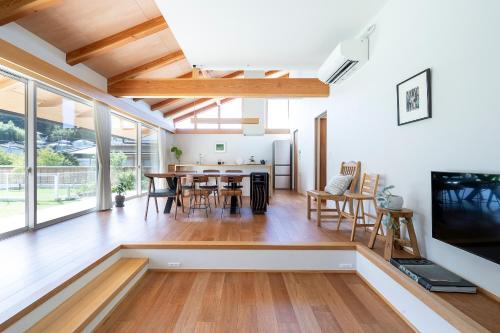 Sanuki Villa | 【海から近く】敷地内無料駐車場5台分完備!BBQ設備貸出あり3,500円!快適空間!【COQAEL】