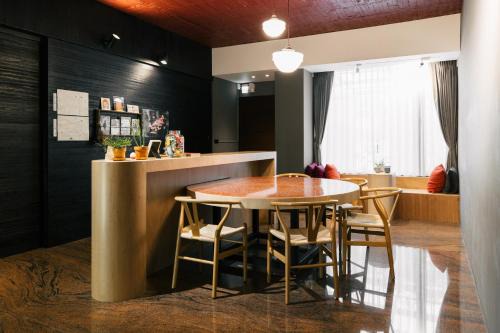 Tainan City Centre Casa | 珍遇珍寓 June June House-台南包棟民宿 8-14人可包棟-雙人房可訂-台南住宿電梯民宿