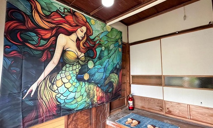 Ito Villa | 窓際から海と鉄道が見える宿 サウナ プロジェクター カラオケ完備 トリックマーメイド
