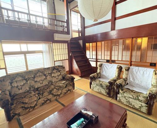 Sado Casa | 自然に囲まれた海沿いの広い一軒家 貸切 佐渡 古民家 レッドジャスパーRedjasper