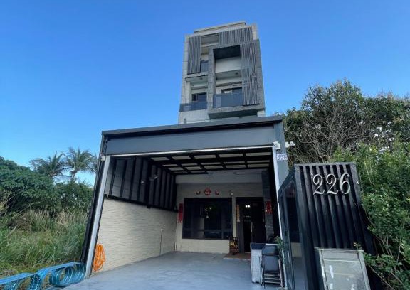 Hualien City Centre Villa | 花蓮市海闊首驛海景包棟民宿 KTV不限時 電動麻將 獨棟電梯別墅 VIP浴缸 停車免費 烤肉行程代買代訂 加Line訂房為主 過年開放預訂 歡迎詢問