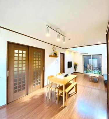 Minami Villa | 距离JR京都站3分钟地铁路程 免费停车场Wi-Fi 步行可到达伏見稲荷大社 新建筑 日式传统庭院氛围
