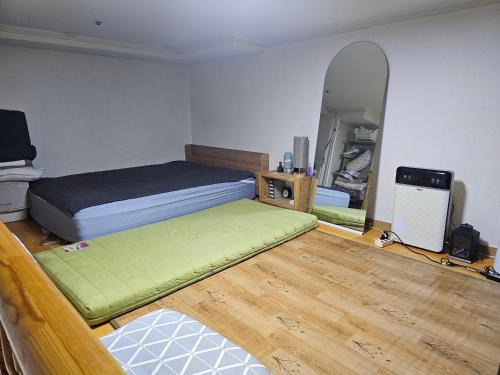 Oryu-dong Apartamento | 완전 2층 룸 2m 3인 가능여의도20분강남30분가산디지탈10분고척돔5분 거실 주방 침실