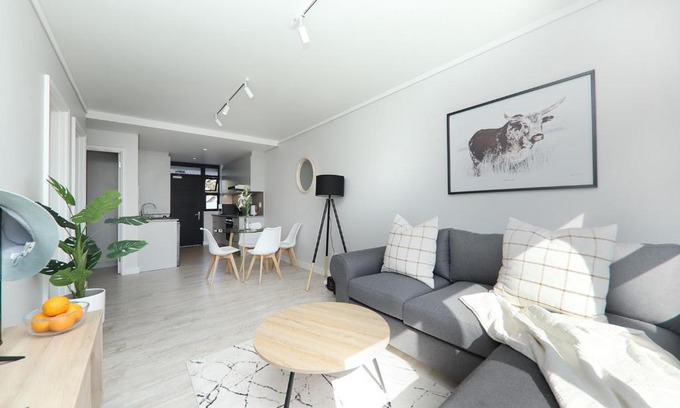 Milnerton Apartamento | 002 Burmesiter on Park- 2 minute walk from the beach