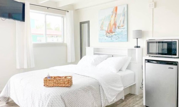 West Ocean City Complejo | 05. Charming one-bedroom resort with pool