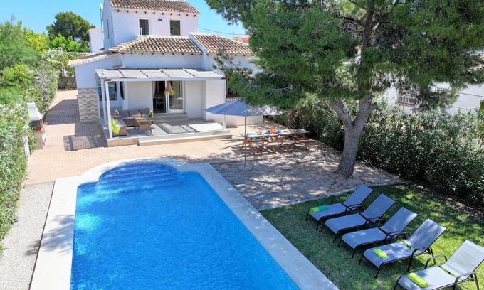 Les Deveses Villa | 0600 Villa Montenegro con piscina