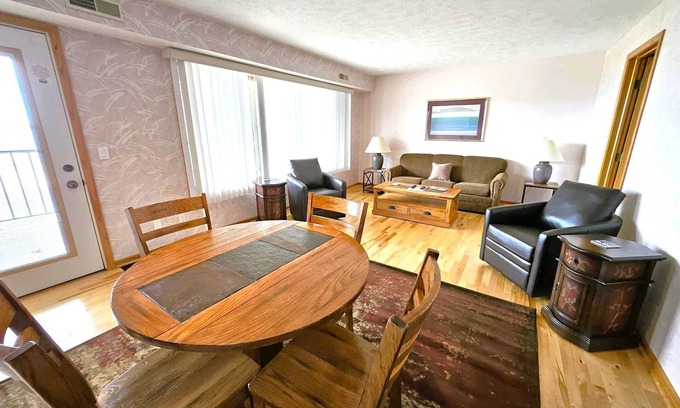 Traverse City Condominio | ELK RAPIDS # 07 Grand Traverse Bay CONDO