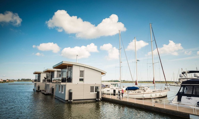 Kroeslin Casa | 07. floating houses (105 m²) Poseidon - Floating house no. 10 with fireplace and