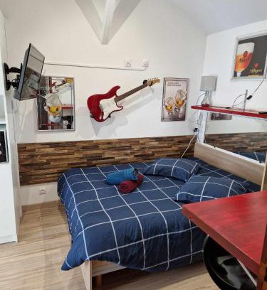 Razac-sur-l'Isle Apartamento | 07 - Joli studio tout équipé avec clim, vue sur jardin, parking privatif gratuit, grand fourgon possible, tout le linge de maison est fourni