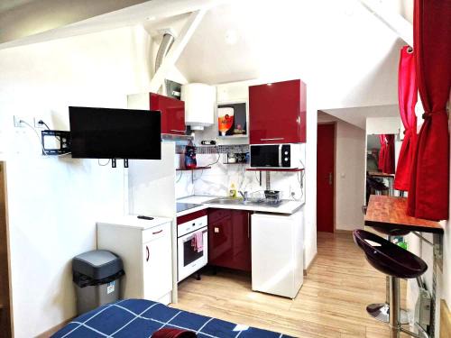 Razac-sur-l'Isle Apartamento | 08 - Très joli studio tout équipé avec clim, parking privatif gratuit, grand fourgon possible, tout le linge de maison est fourni