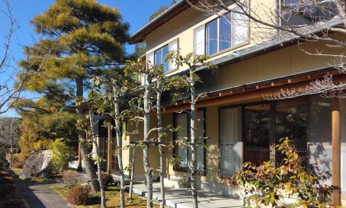 Iida Casa | 1組限定、9人位、家族グループ向き、南信州の田舎の原風景、BBQも楽しめる和風庭園付数寄屋造りのお部屋