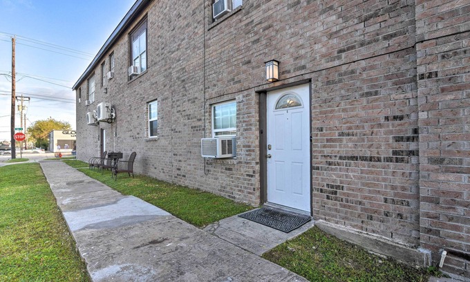 Galveston Apartamento | 1/2 Mi to Beach: Convenient Retreat in Galveston!