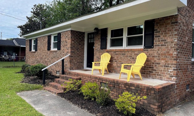 Greenville Casa | 1.2 Miles from ECU Campus just off 10th, Fully equipped 3Bed / 2Bath House.