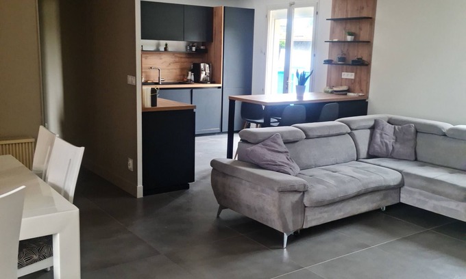 Meyzieu Nord Ouest Casa | 1, 2 o 3 habitaciones en casa cerca de Groupama Stadium Lyon Decines Meyzieu