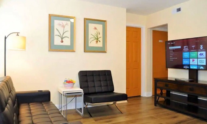 Chinatown Casa | 1 #23 - 4 Bedroom Condo - McCormick Place, Wintrust Arena, Chinatown